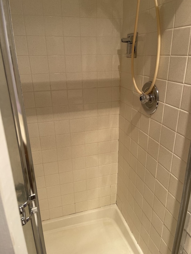 full bathroom featuring a stall shower