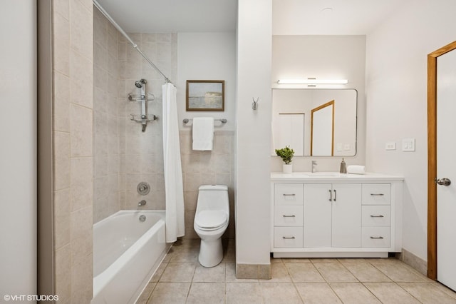 5055 N Sheridan Rd Unit 3N, Chicago, IL 60640 - full bath with vanity, shower / tub combo with curtain, and tile patterned flooring