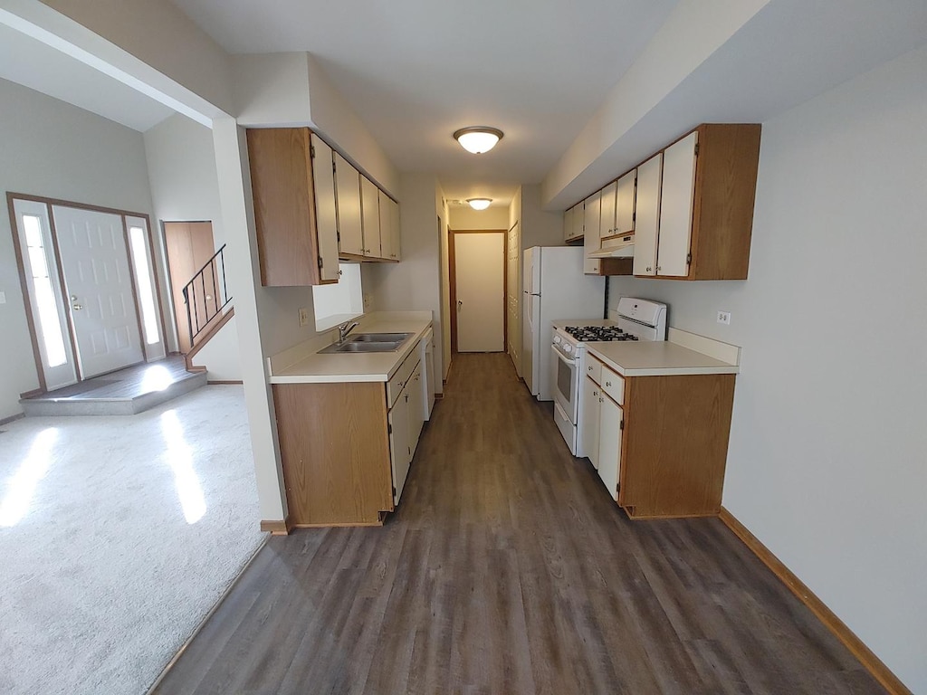 270 Butternut Ln, Streamwood, IL 60107 - kitchen with white appliances, light countertops, dark wood-type flooring, a sink, and baseboards