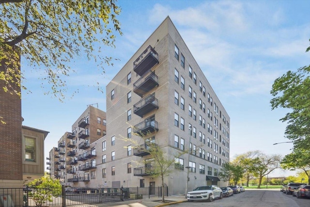 811 S Lytle St Unit 101, Chicago, IL 60607 - view of apartment building / complex with fence