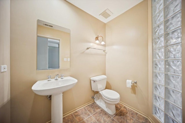811 S Lytle St Unit 101, Chicago, IL 60607 - bathroom featuring toilet, baseboards, and tile patterned flooring