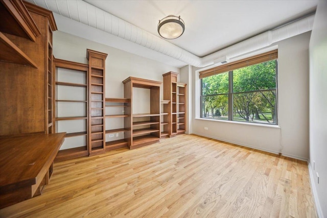 811 S Lytle St Unit 101, Chicago, IL 60607 - unfurnished living room with light wood-type flooring and baseboards