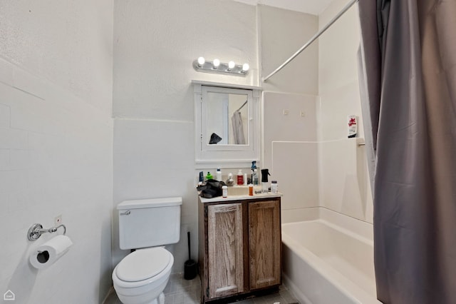 1347 E Hyde Park Blvd, Chicago, IL 60615 - full bathroom with shower / tub combo, toilet, and vanity