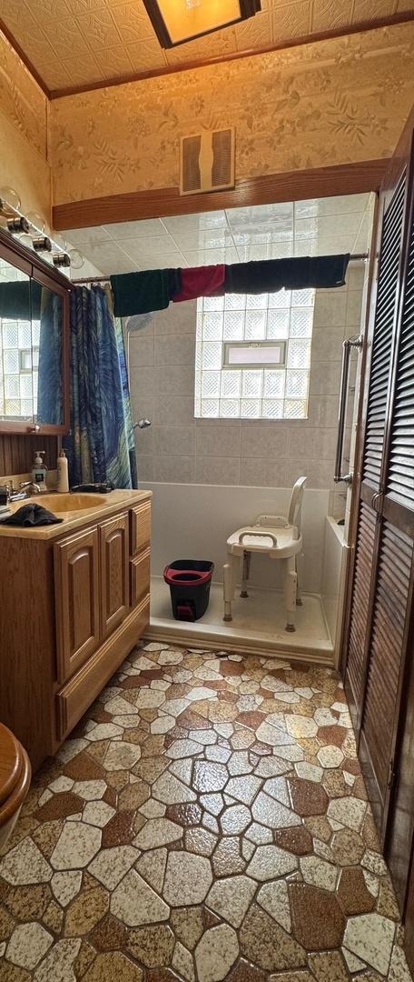 2439 S 57th Ave, Cicero, IL 60804 - bathroom featuring a shower with curtain and a sink