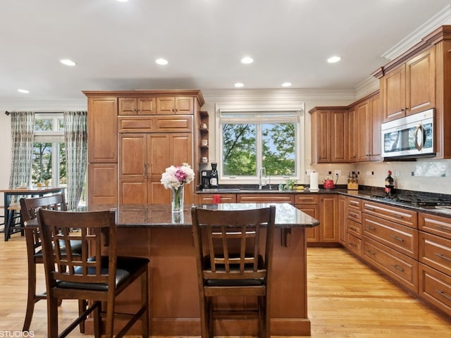 301 Brownstone Dr, Saint Charles, IL 60174 - kitchen featuring stainless steel microwave, ornamental molding, gas stovetop, a kitchen island, and recessed lighting