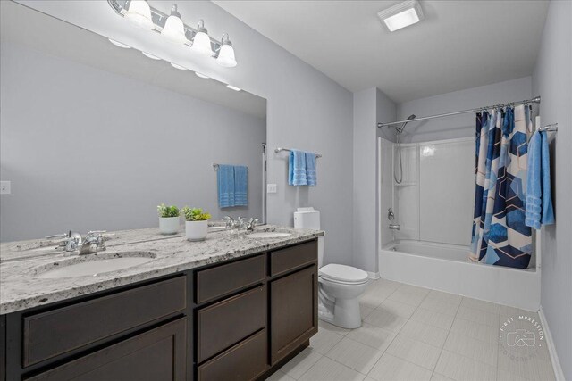 729 Hamilton Dr, South Elgin, IL 60177 - bathroom featuring shower / tub combo with curtain and double vanity