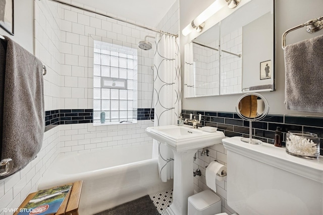 1112 Ontario St Unit 1E, Oak Park, IL 60302 - bathroom featuring tile walls, toilet, and shower / tub combo