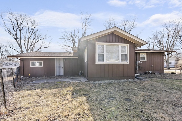 15503 Cherry St, South Holland, IL 60473 - view of front facade with fence