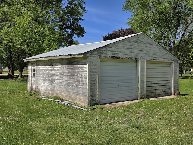 view of detached garage