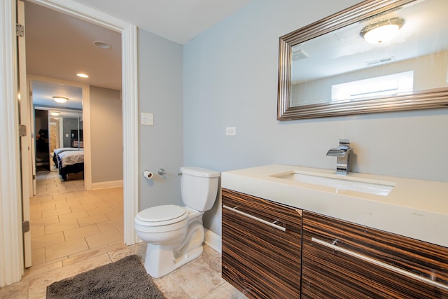 bathroom featuring toilet, ensuite bath, baseboards, vanity, and recessed lighting