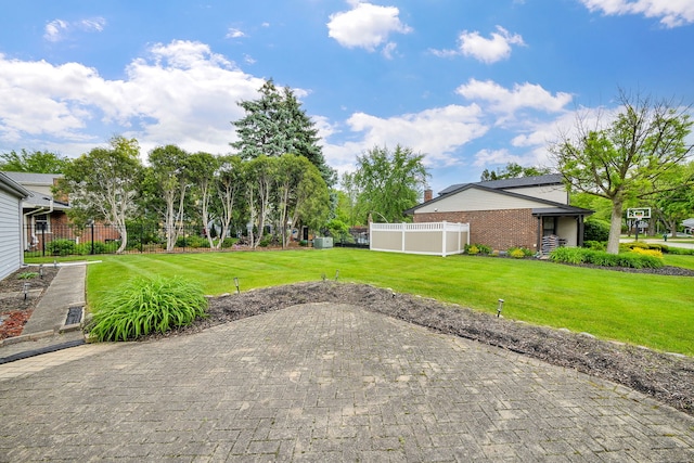 1528 Apache Dr, Naperville, IL 60563 - view of yard