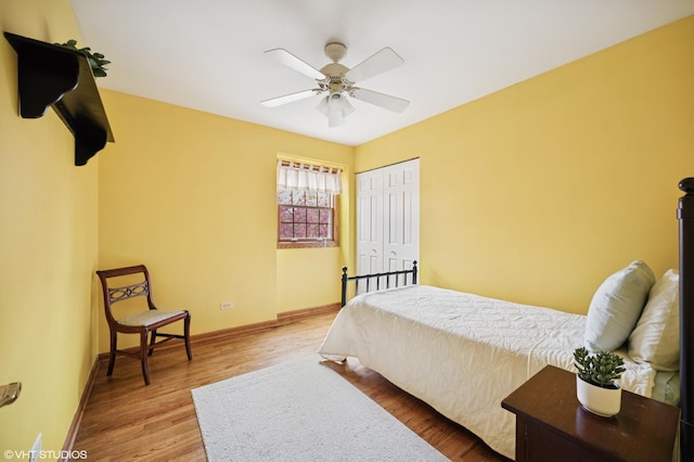 403 Minnaqua Dr, Prospect Heights, IL 60070 - bedroom featuring wood finished floors, baseboards, a closet, and ceiling fan