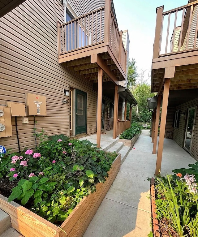 entrance to property with a balcony