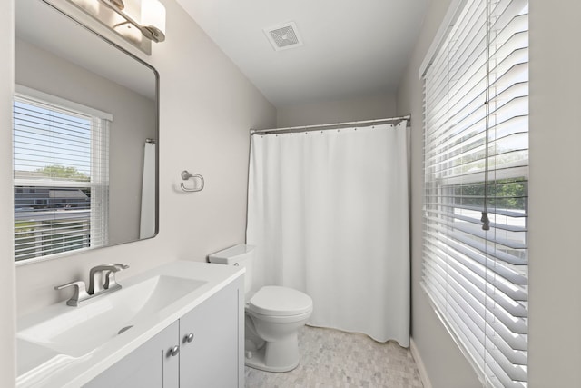 5306 Whisper Meadow Ct, Plainfield, IL 60586 - full bathroom featuring plenty of natural light, toilet, vanity, and curtained shower