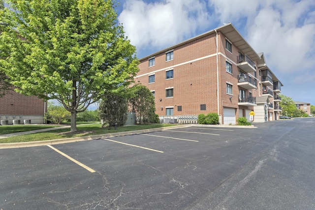 6850 W Winding Trl Unit 406, Oak Forest, IL 60452 - view of property with uncovered parking