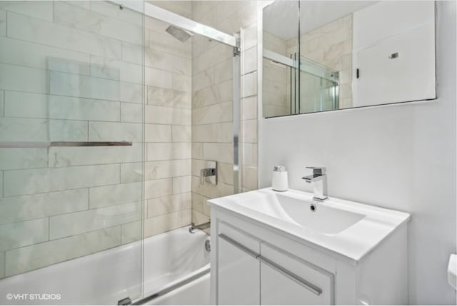 full bath with bath / shower combo with glass door and vanity