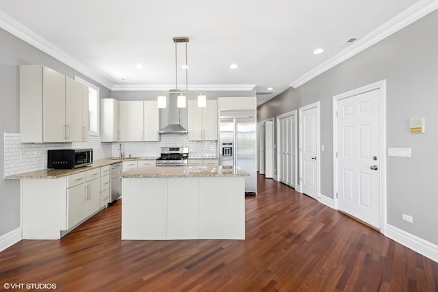 kitchen featuring appliances with stainless steel finishes, a sink, backsplash, dark wood finished floors, and crown molding