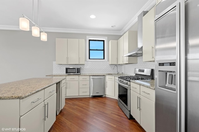 kitchen with stainless steel appliances, crown molding, backsplash, a sink, and dark wood finished floors