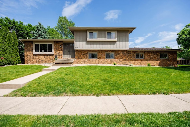 904 Broadmoor Dr, Bloomington, IL 61704 - photo 1