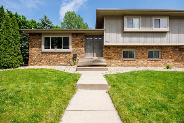 904 Broadmoor Dr, Bloomington, IL 61704 - photo 2