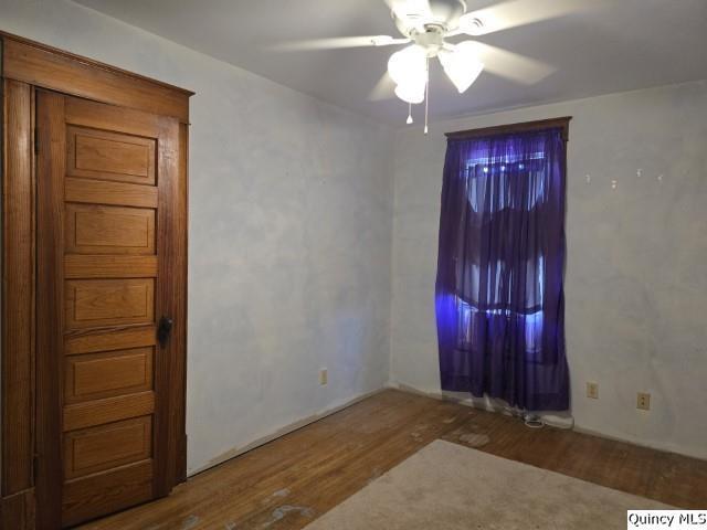 722 Wabash Ave, Carthage, IL 62321 - unfurnished room with wood finished floors and a ceiling fan
