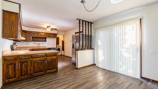 kitchen with separate washer and dryer, a sink, stainless steel refrigerator with ice dispenser, light countertops, and ceiling fan