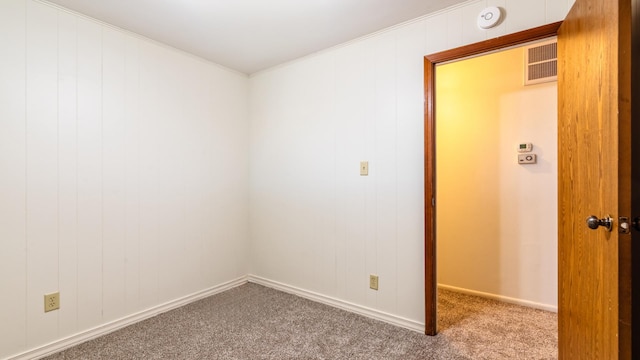 unfurnished room with carpet, a smoke detector, baseboards, and ornamental molding
