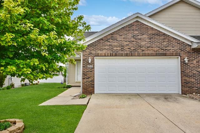 2702 Westbrook Dr, Bloomington, IL 61705 - garage with driveway