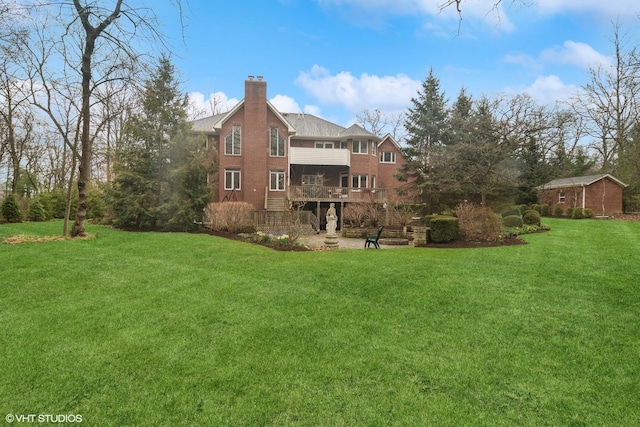 122 Ravine Ln, Barrington, IL 60010 - view of grassy yard featuring a deck