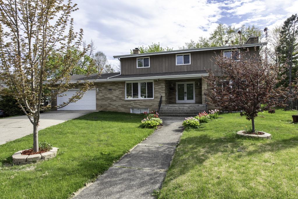 818 Geddes Ct, Winthrop Harbor, IL 60096 - photo 1