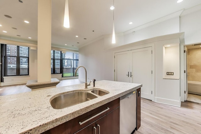 333 W Hubbard St Unit 704, Chicago, IL 60654 - kitchen featuring a sink, dishwasher, crown molding, dark brown cabinets, and light wood-type flooring