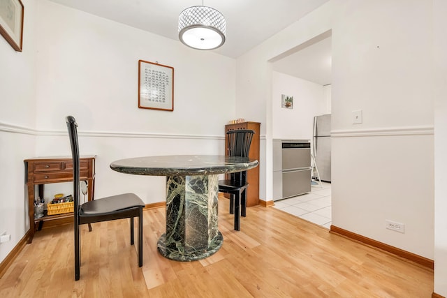 2005 Valencia Dr Unit 207D, Northbrook, IL 60062 - dining room featuring light wood finished floors and baseboards