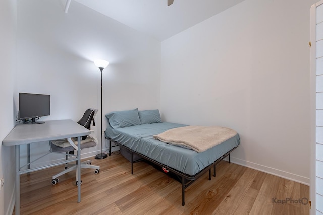 437 W Division St Unit 505, Chicago, IL 60610 - bedroom featuring light wood-style floors, baseboards, and an office area