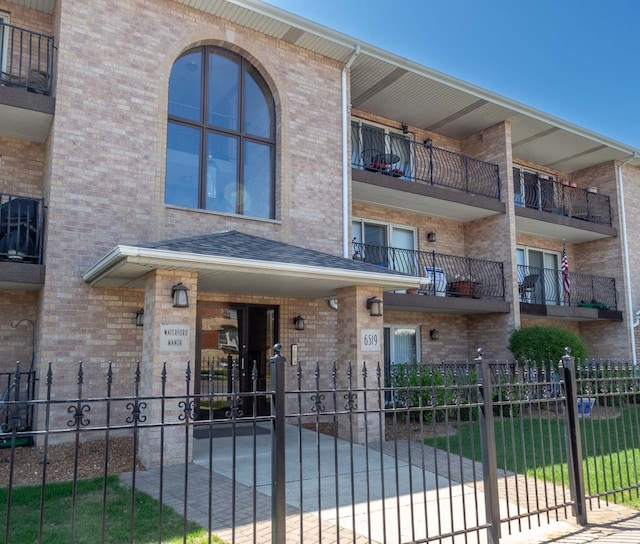view of front facade with brick siding