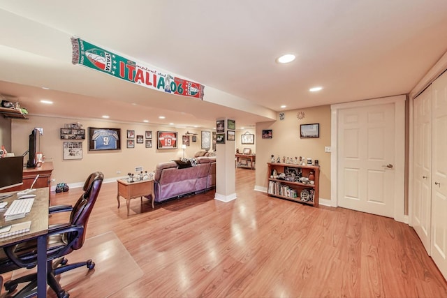 bedroom featuring light wood-type flooring, recessed lighting, a desk, baseboards, and a closet