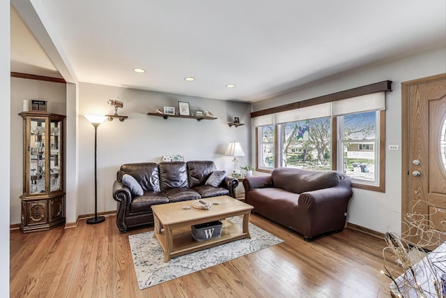 living area featuring light wood finished floors, recessed lighting, and baseboards