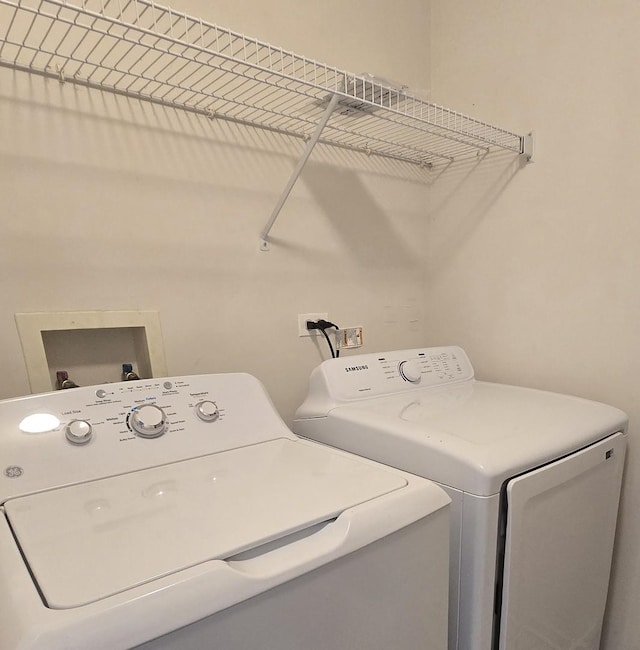 1125 N Red Oak Cir Unit 3, Round Lake Beach, IL 60073 - laundry room with washer and clothes dryer
