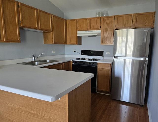 1125 N Red Oak Cir Unit 3, Round Lake Beach, IL 60073 - kitchen featuring freestanding refrigerator, under cabinet range hood, black range with gas cooktop, a sink, and a peninsula