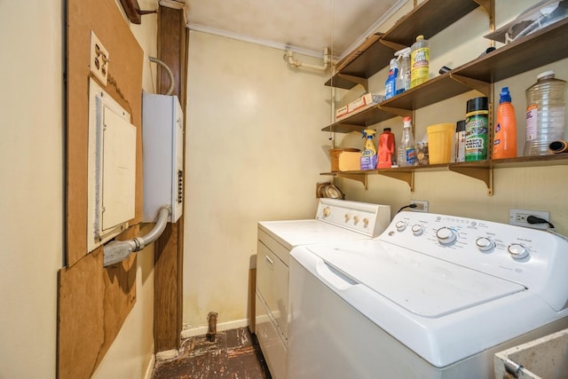 6131 S Brainard Ave, Countryside, IL 60525 - laundry area featuring washer and clothes dryer, baseboards, and crown molding