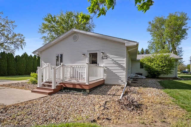 475 E Clay St, El Paso, IL 61738 - view of front facade with a wooden deck