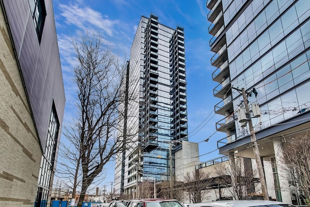 view of apartment building / complex