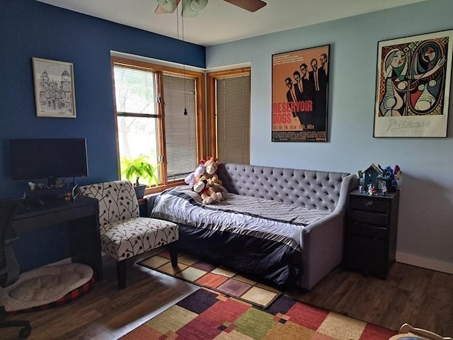 living room featuring wood finished floors, ceiling fan, and baseboards