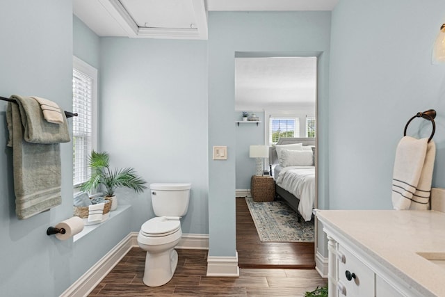 225 N Knight Ave, Park Ridge, IL 60068 - ensuite bathroom featuring wood finished floors, toilet, baseboards, and vanity