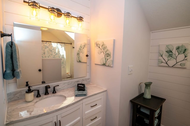 139 Walnut Hill Dr, Galena, IL 61036 - full bath with vaulted ceiling, vanity, and a shower with curtain
