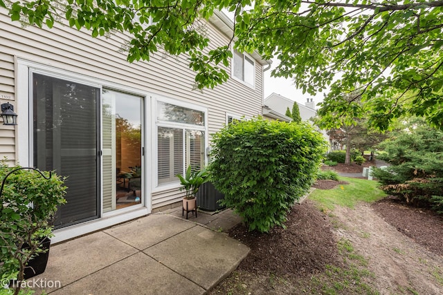 1102 E Cambria Ln, Lombard, IL 60148 - property entrance with a patio
