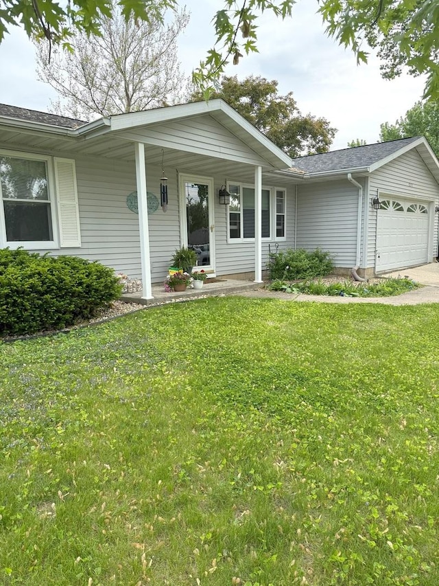 1004 N Hill Dr, Dixon, IL 61021 - single story home featuring a garage, a front yard, and concrete driveway