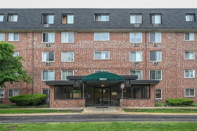 5011 Valley Ln Unit 405, Streamwood, IL 60107 - photo 1