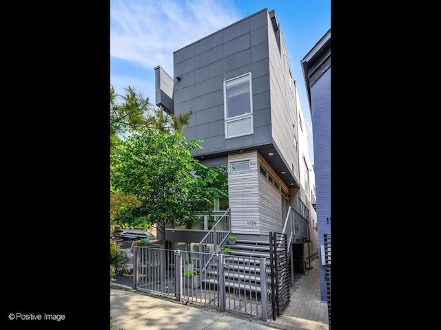 1729 W Potomac Ave, Chicago, IL 60622 - contemporary house featuring stairway