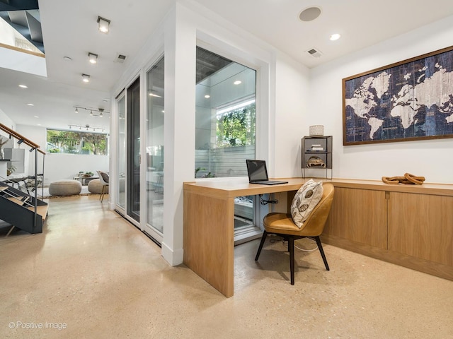 1729 W Potomac Ave, Chicago, IL 60622 - home office with dark speckled floor