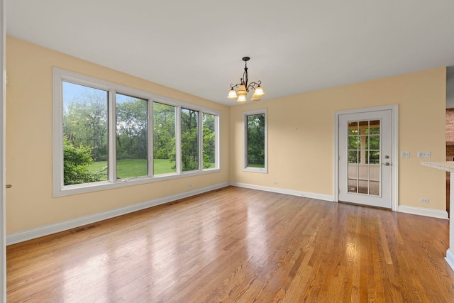 1161 Gavin Ct, Lake Forest, IL 60045 - empty room featuring a chandelier, healthy amount of natural light, light wood-style flooring, and baseboards